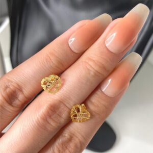 18k Wired Heart Stud Earings