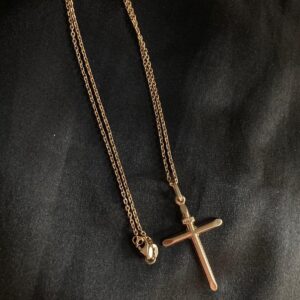 Minimalis solid cross pendant and chain set